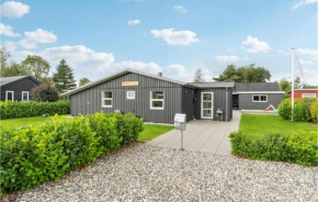 Beautiful Home In Hadsund With Wifi